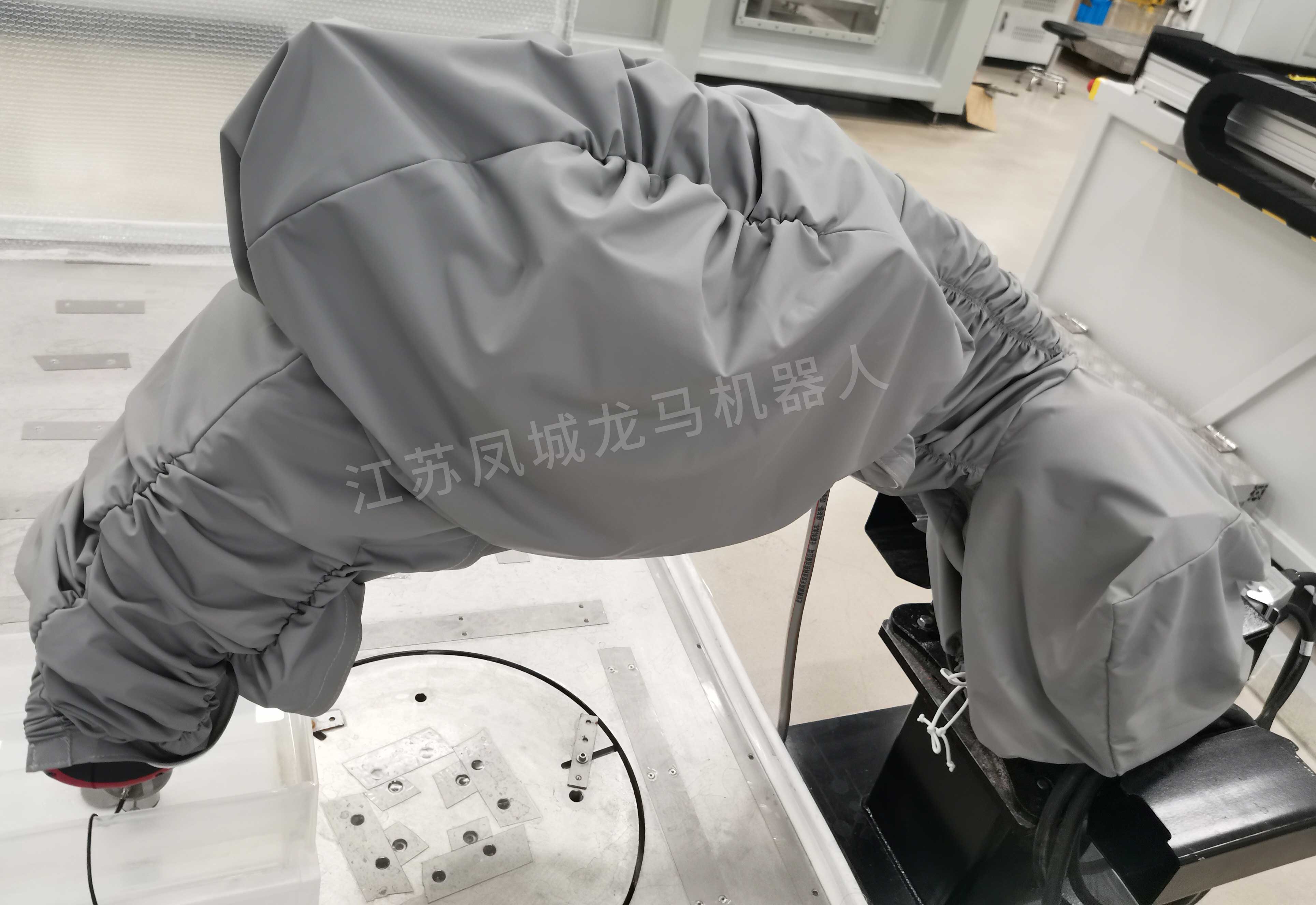 新松T12A-14機器人防塵防護服