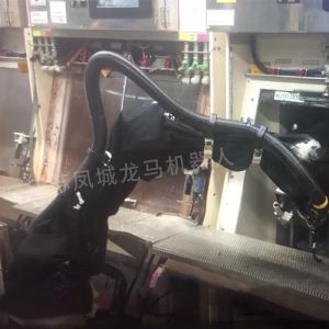 優傲機器人防水耐酸堿防護服是如何定制的