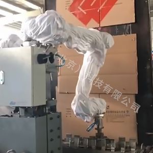 優傲UR10機器人噴涂防護服的主要作用是什么？
